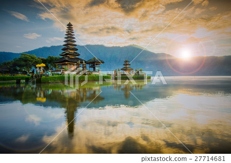 Pura Ulun Danu Bratan, Hindu temple on Bratan lake 27714681