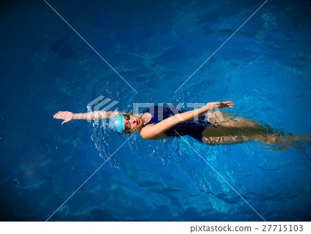 Young woman swimmer Young woman swimmer 27715103