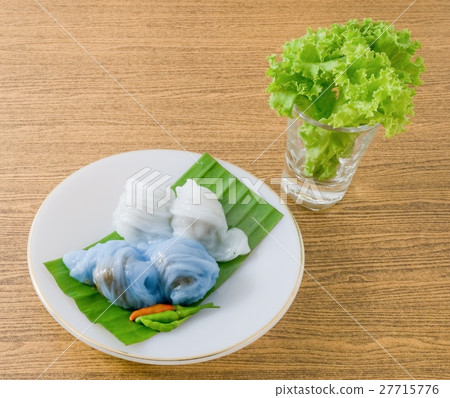 Thai Steamed Rice Skin Dumpling with Minced Pork Thai Steamed Rice Skin Dumpling with Minced Pork 27715776