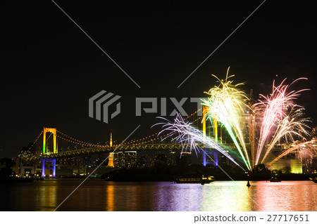 Rainbow fireworks display Rainbow Bridge Tokyo Tower Odaiba New Year's Eve 31 days ver. 27717651