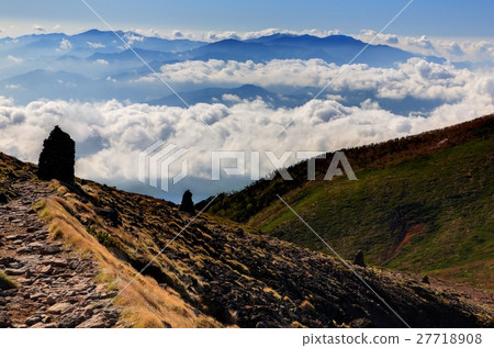 Yatsugatake mountains · Iwodake ridgeline and Oku Chichibu mountain ridge above the cloud Yatsugatake mountains · Iwodake ridgeline and Oku Chichibu mountain ridge above the cloud 27718908