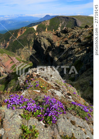 From the Yatsugatake mountain peak / Yokodake ridgeline direction towards Iwodake area 27719145