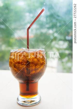 Soft drinks , Sweet, thirst-quenching soft drinks  27722262