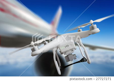 Aircraft passed near drone and avoided collisions 27727271