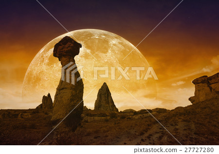 Rising full moon, silhouettes of mushroom rocks 27727280