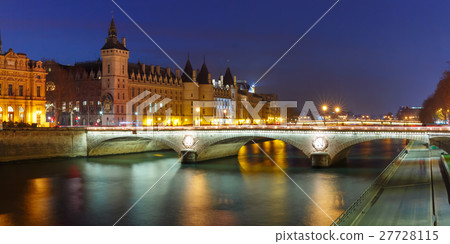 Panorama of Conciergerie at night, Paris, France Panorama of Conciergerie at night, Paris, France 27728115