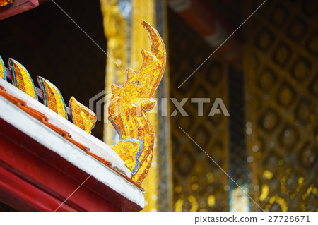 close up on the details of the emerald temple 27728671