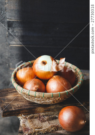 Onions 27730318