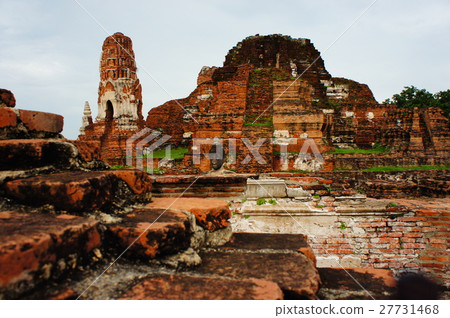 Ayutthaya ruins Buddha statue 27731468