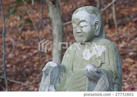 信州的文化資產傑作守谷貞治的石頭雕像Jizo Oozono Bodhisatts雕像右側鳥瞰(長野縣駒根市) 信州的文化資產傑作守谷貞治的石頭雕像Jizo Oozono Bodhisatts雕像右側鳥瞰(長野縣駒根市) 27731601