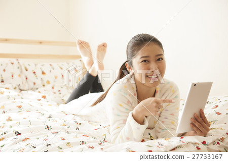 年輕女士的單身生活 年輕女士的單身生活 27733167