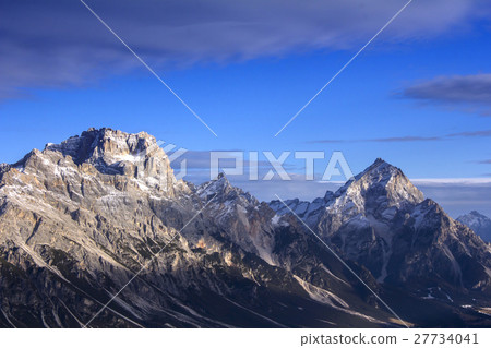 Panoramic view of Dolomites mountains 27734041