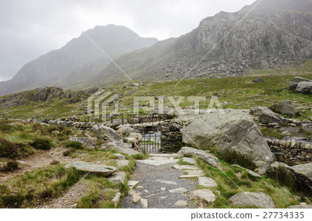 Snowdonia National Park in autumn 27734335