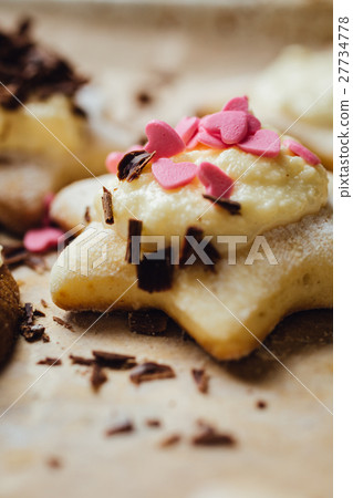 Tasty homemade cookie with chocolate and cream 27734778