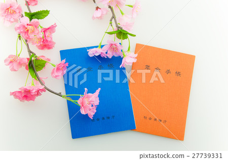 養老金書籍和櫻花 27739331