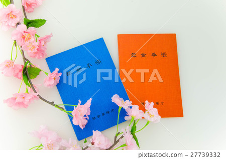 養老金書籍和櫻花 27739332