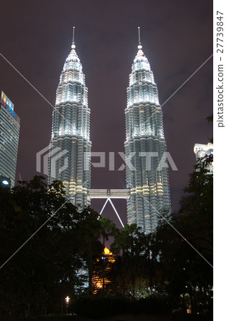 Twin Towers 27739847