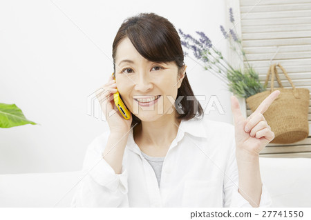 Middle female smartphone check sign Middle female smartphone check sign 27741550