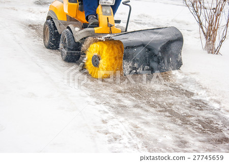man cleans snow machines 27745659