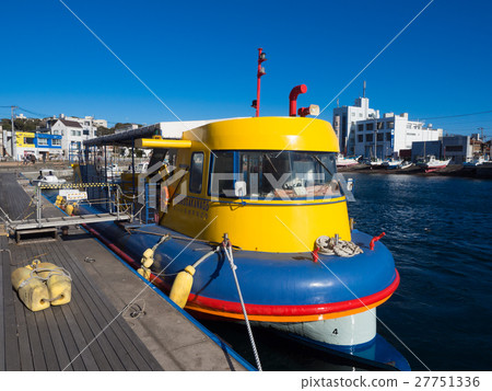 Marine sightseeing boat rainbow color fish Marine sightseeing boat rainbow color fish 27751336