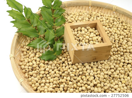 Soybean and roasted chest of roasted Setsubun 27752506