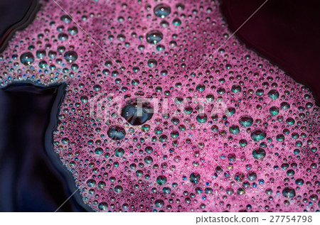 Bubbles of red wine closeup. Alcoholic background 27754798