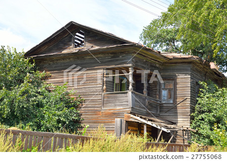 Old wooden building in Vologda. 27755068