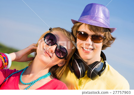 young couple young couple 27757903