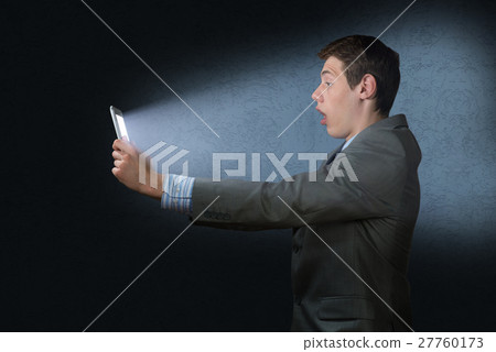 businessman with a tablet computer businessman with a tablet computer 27760173