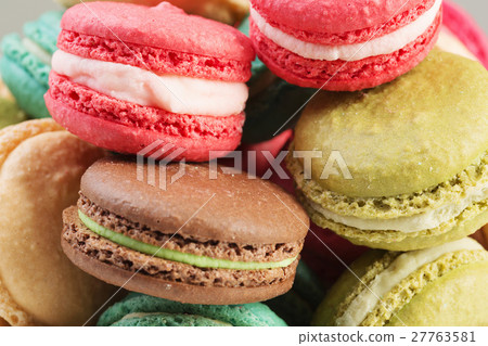 Set of delicious macaroons 27763581