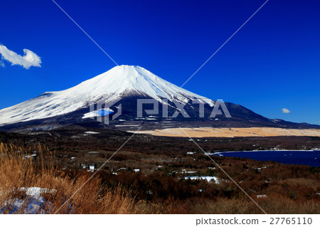 Fuji in blue sky bag and Yamanakako copy space 27765110