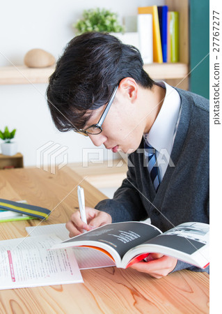 Students studying 27767277