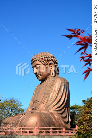 Burakuen Buddha and autumn leaves Burakuen Buddha and autumn leaves 27767450