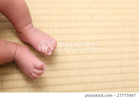 寶寶的腳和榻榻米 寶寶的腳和榻榻米 27773997
