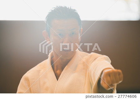 空手道 空的手 男人 27774606