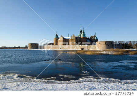 Winter view at Kalmar Castle in Sweden Winter view at Kalmar Castle in Sweden 27775724