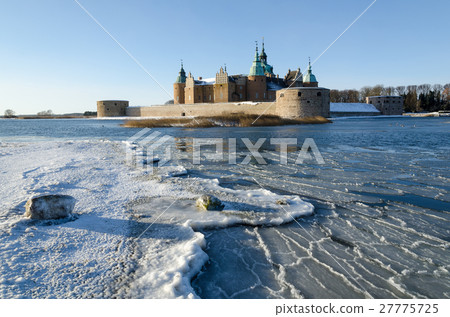 Kalmar castle at winter season Kalmar castle at winter season 27775725