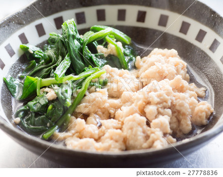 Boiled with spinach and minced chicken 27778836