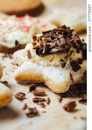 Tasty homemade cookie with chocolate and cream 27778887