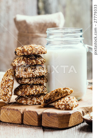 Oatmeal cookies with milk  27779333