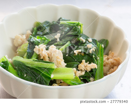 Simmered spinach and ground chicken 27779340