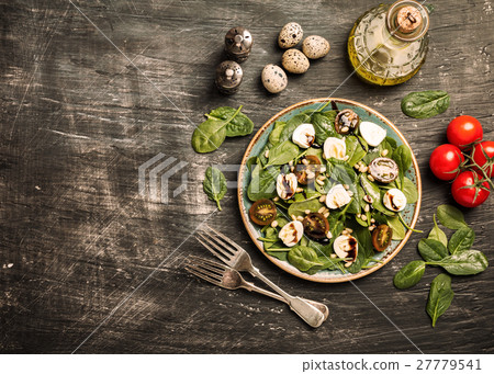 Green salad with spinach Green salad with spinach 27779541