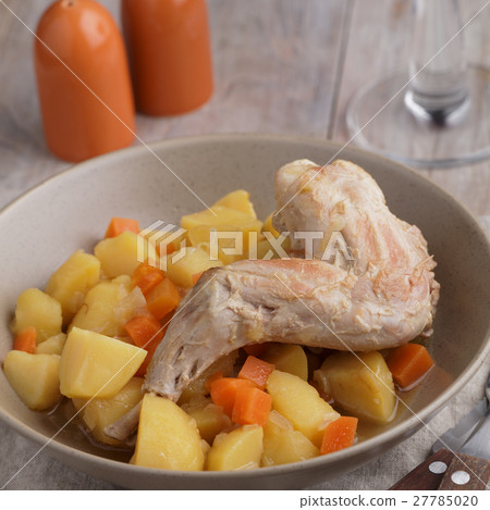 Rabbit leg with potato 27785020