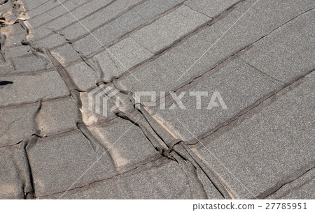 damaged  roofing felt 27785951