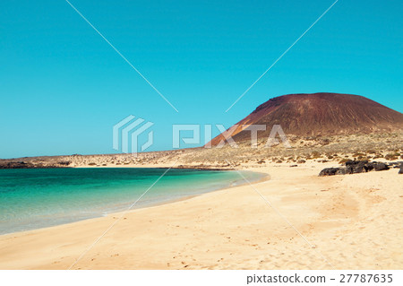 La Francesa Beach in La Graciosa, Spain La Francesa Beach in La Graciosa, Spain 27787635