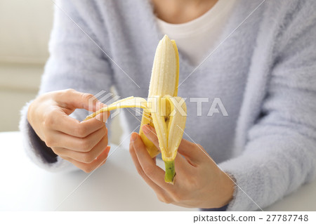 吃香蕉的婦女 吃香蕉的婦女 27787748