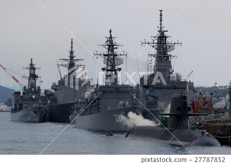 潛艇和護航艦(來自Sumoji,Kure的陣列) 潛艇和護航艦(來自Sumoji,Kure的陣列) 27787852