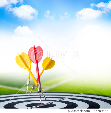 Close up shot red dart arrow on center 27789356