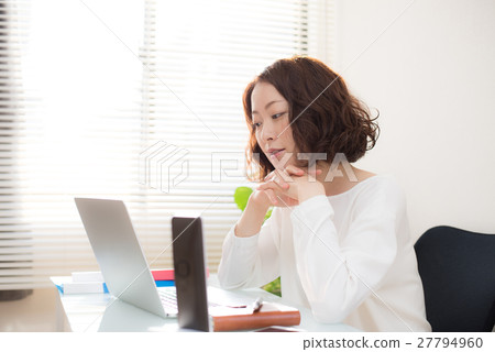 Business personal computer woman 27794960