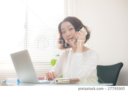商務個人電腦的女人 27795005